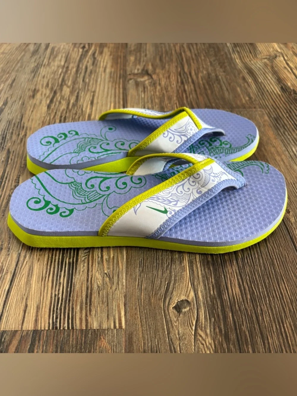 Y2K Nike Flip Flops Sandals Womens 6 Periwinkle Blue Lime Green Henna Pattern